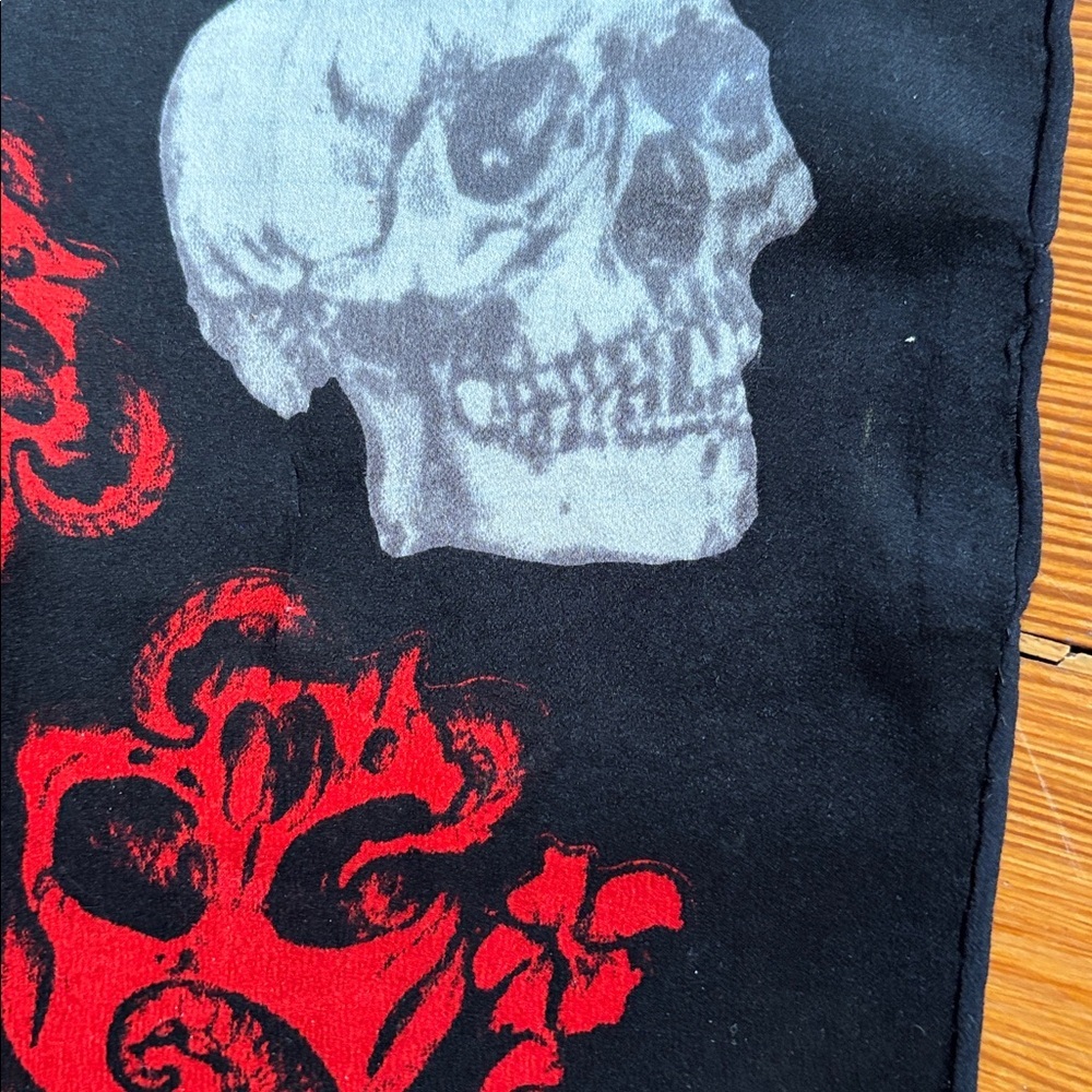 Alexander McQueen Silk Black and Gray Skull Scarf With Koi Fish 51.18 X 51.18 - Picture 2 of 12